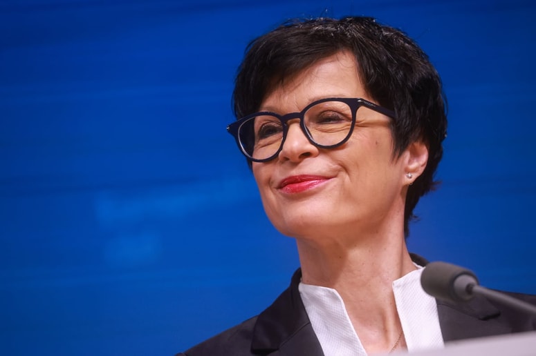 Glavna fotografija članka:EPP zahteva zaslišanje komisarke Marte Kos v zvezi z domnevnim sodelovanjem z Udbo