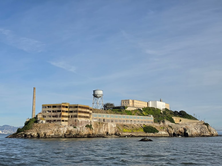 Nočni termin za obisk Alcatraza nudi nekoliko drugačno doživetje. 