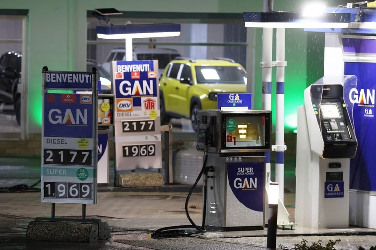 Glavna fotografija članka:Italija cene goriv znižala, Slovaška omejuje prodajo in dviguje cene za tujce