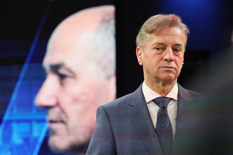 V pondeljek pretekli teden sta se v Sodnem stolpu v Mariboru Robert Golob in Janez Janša soočila sama.