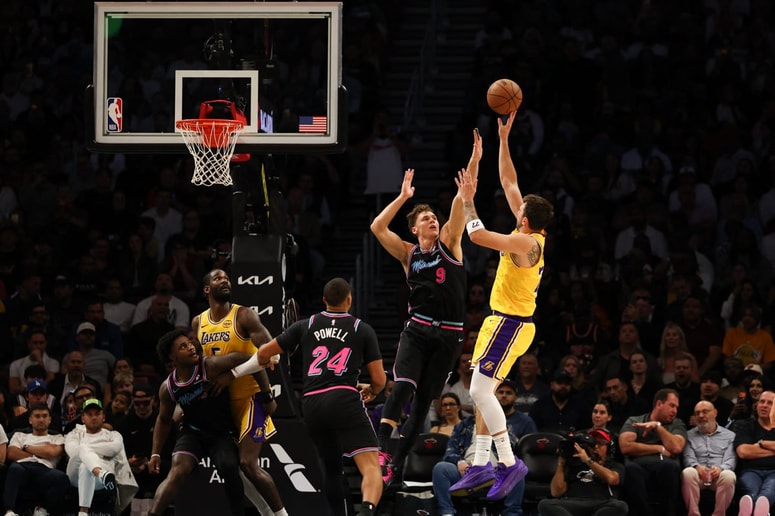 Glavna fotografija članka:(VIDEO in FOTO) Nova izjemna tekma Luke Dončića: Slovenski zvezdnik v 37 minutah dosegel 60 točk!