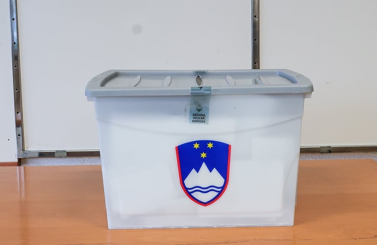 Maribor - Razstavišče Urban - Politika - Volitve - Predčasne volitve poslancev v Državni zbor - volilna skrinjica - 