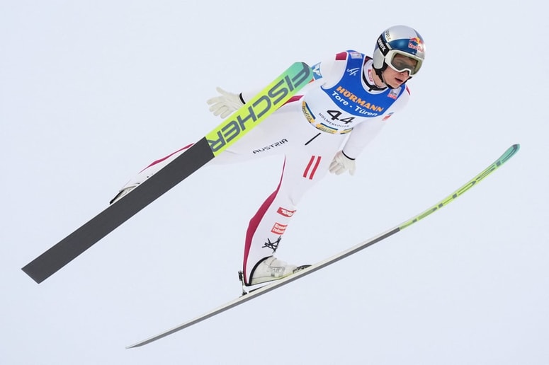 Glavna fotografija članka:Prevc na prvi tekmi v Vikersundu peti, zmaga Embacherju