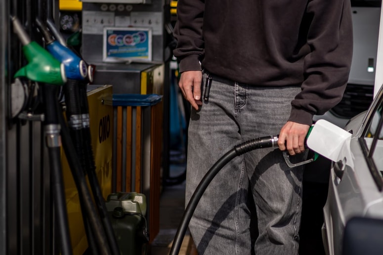 Kljub očitni finančni izgubi je lastnik bencinske črpalke situacijo sprejel presenetljivo mirno.