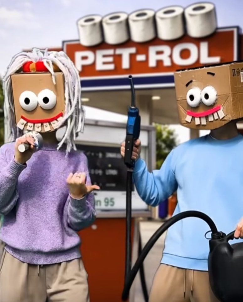 Glavna fotografija članka:(VIDEO) Gliste skoraj zadele s prerokbo: Po spletu posodobljena različica pesmi Stanka tanka tank