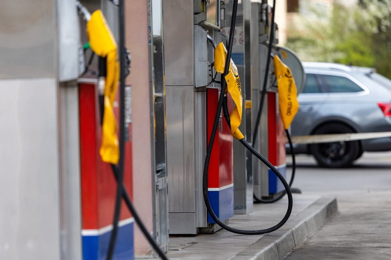 Glavna fotografija članka:Vlada nad Petrol: Ostri ukrepi zaradi pomanjkanja goriva in sumov kaznivih dejanj