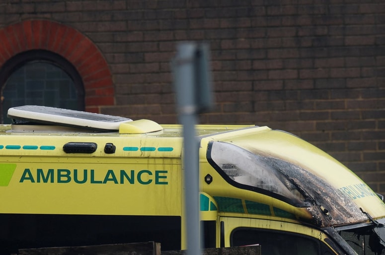 Metropolitanska policija je sporočila, da so bila v eksploziji požgana štiri reševalna vozila reševalne službe judovske skupnosti Hatzola.