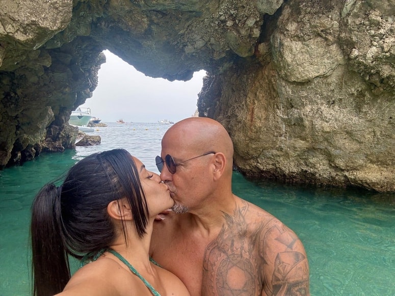 Christine Sanchez in Eduardo Hernando v življenju uživata na polno. Pogosto na njegove stroške. 