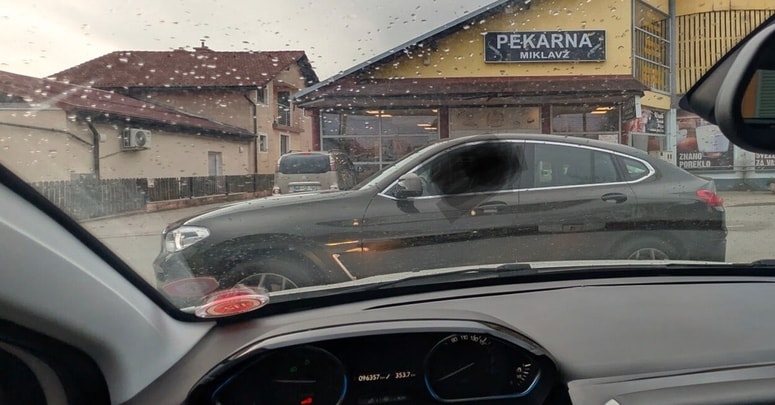 Si predstavljate, da morajo gasilci na intervencijo, pogled na izhod pa - takšen?!