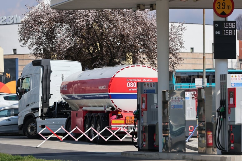 Obladovanje krize z energenti po slovensko Hrvate spominja na nekdanjo državo. 