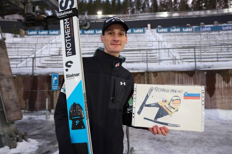 Miren, zbran in z nogami na tleh. Takšen je Domen Prevc.