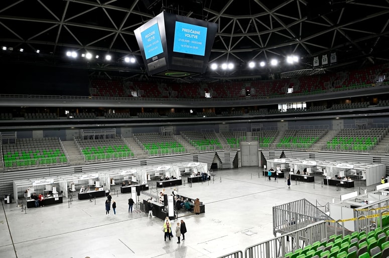 Združeno predčasno volišče v Ljubljani, v dvorani Stožice. 