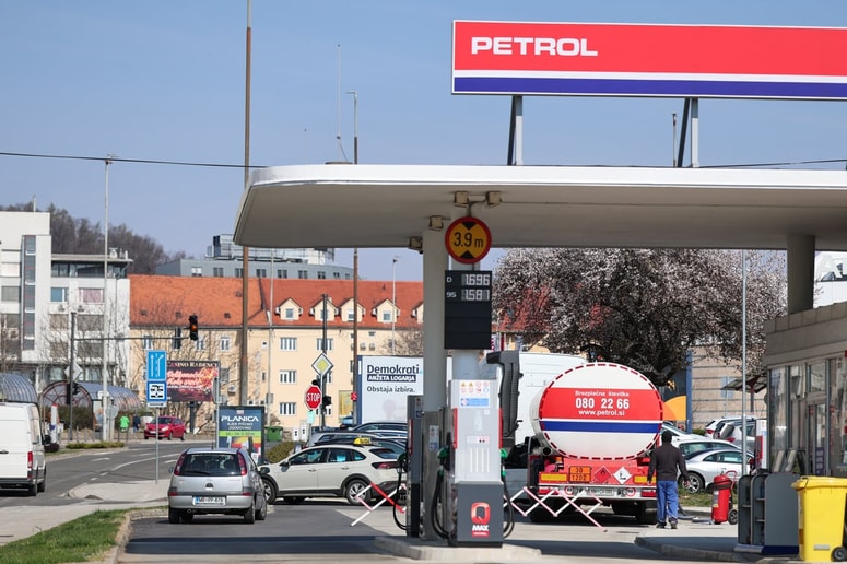 Glavna fotografija članka:(ODZIV) Dari in Vesna Južna zanikata, da sta Petrol spremenila v orodje pritiska proti vladi