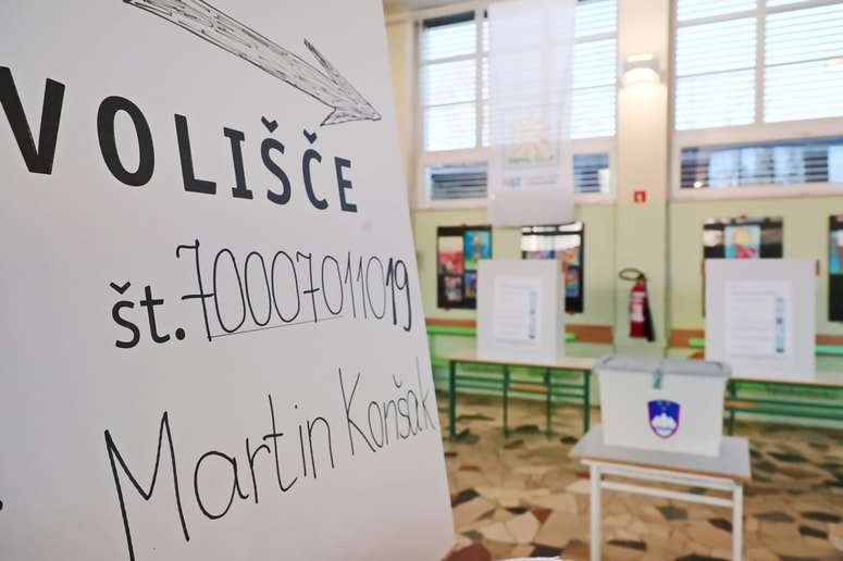 Glavna fotografija članka:SDS in Demokrati z ugovori na potek nedeljskih volitev. Kaj predlagajo?