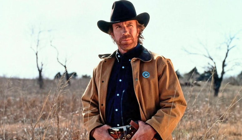 Teksaški mož postave. Serija s precej karikiranim likom je v veliki meri določila imidž Chucka Norrisa, kot ga imamo v kolektivnem spominu.  