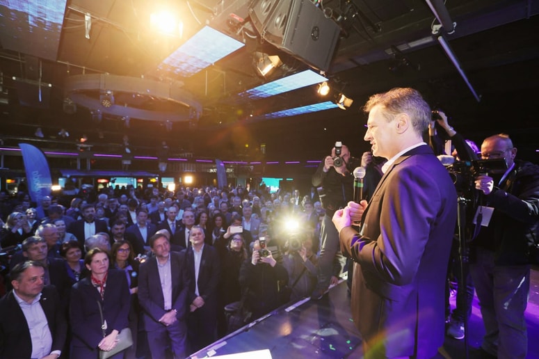 Glavna fotografija članka:(ŠESTI DAN) Nova realnost za Goloba in Slovenijo