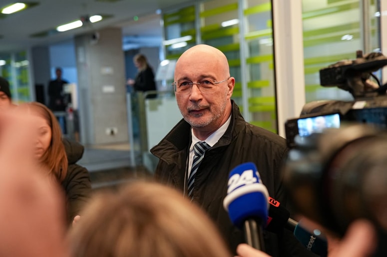 Sova pod vodstvom Joška Kadivnika je obvestila policijo in tožilstvo o obstoju suma kaznivih dejanj glede delovanja paraobveščevalne agencije in njenih stikih s slovenskimi subjekti.  

 

