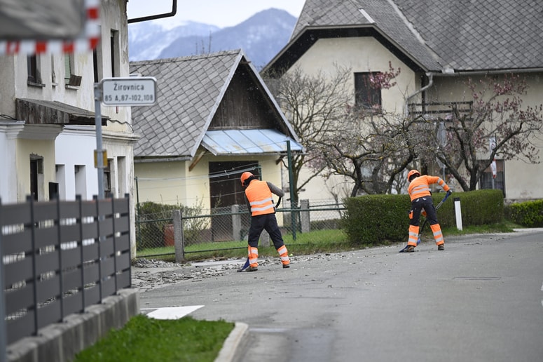 Glavna fotografija članka:(FOTO) Na Štajerskem vetrolom povzročil precej težav, številni brez elektrike. Kaj napoveduje Branko Gregorčič?