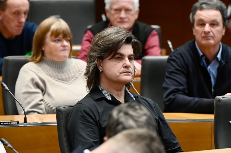 Bor Zuljan ima hči svetovljanskega duha, ki je v New Yorku doživela sila neprijetno izkušnjo. 