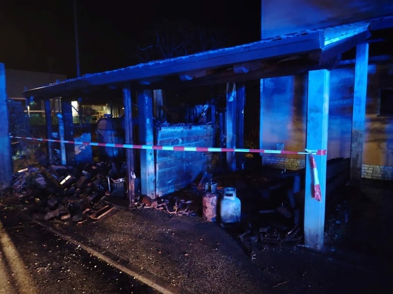 Gasilci so imeli največ dela z gašenjem lope in nadstreška v Prvomajski ulici.