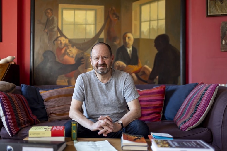 V knjigi se Sands poda po sledi skrivne zgodovine svoje družine.