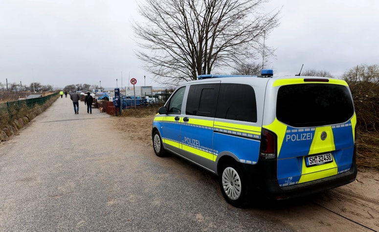 Moški, čigar ime so navedli kot Vitalij M., naj bi z zbiranjem podatkov pripravljal teren za "nadaljnje obveščevalne operacije proti ciljni osebi v Nemčiji", so dodali na tožilstvu.