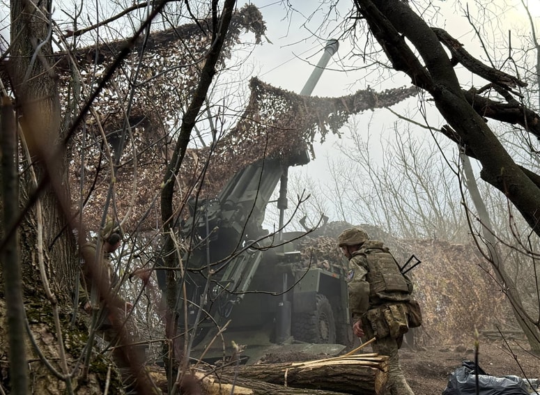 Pripadniki ukrajinske 147. zračno-desantne brjgade v bližini Pokrovska v regiji Doneck