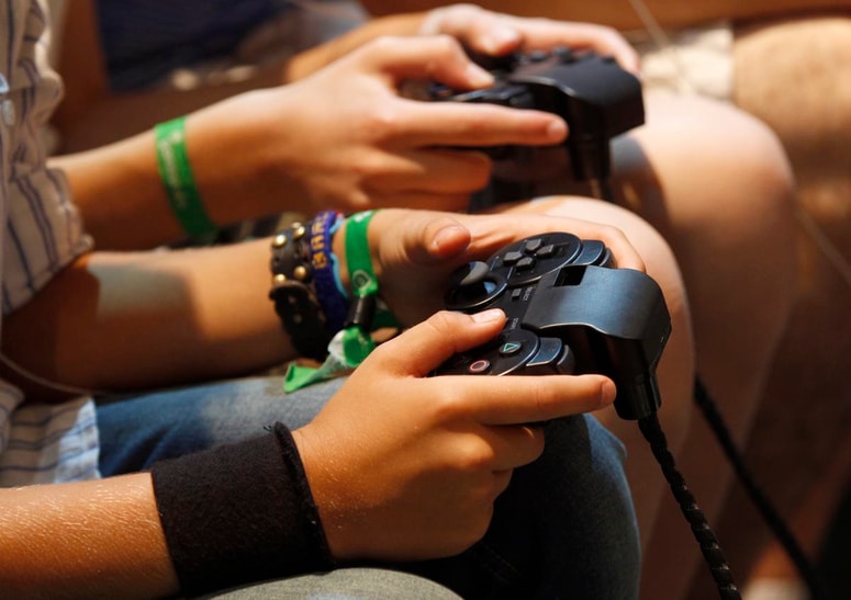Sony na svojem uradnem blogu pojasnjuje, da podražitve uvajajo zaradi trajnih pritiskov v globalnem gospodarstvu.