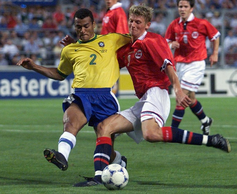 Tore Andre Flo proti Cafuju: Norvežan je bil leta 1998 soavtor senzacionalnega preobrata proti Brazilcem. 