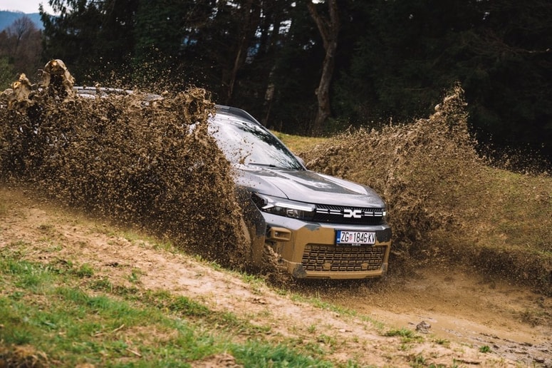 Romunska znamka je imela ta teden poseben dan na poligonu na Vranskem. 