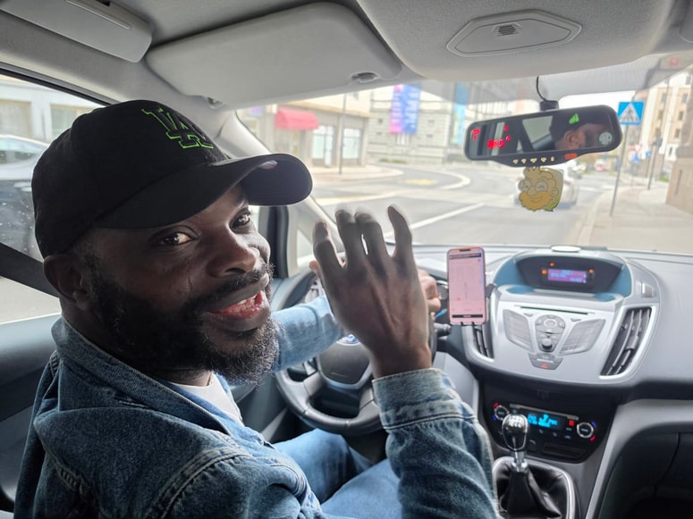 Glavna fotografija članka:Uber v Mariboru: Bili smo prvi potniki Taiwa Muritale. Kako nam je popestril vožnjo?