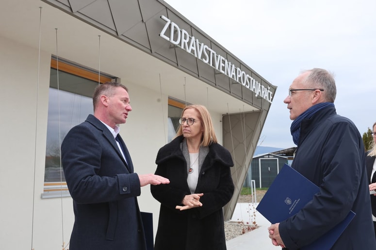 Župan Samo Rajšp, ministrica za zdravje Valentina Prevolnik Rupel in direktor Zdravstvenega doma Maribor Jernej Završnik 