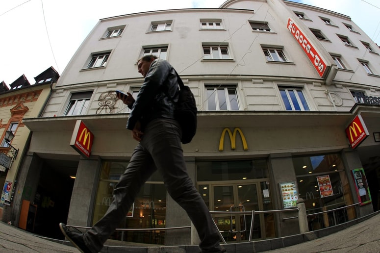 Poslovalnico na Grajskem trgu je McDonald's zaprl 1. decembra 2014.