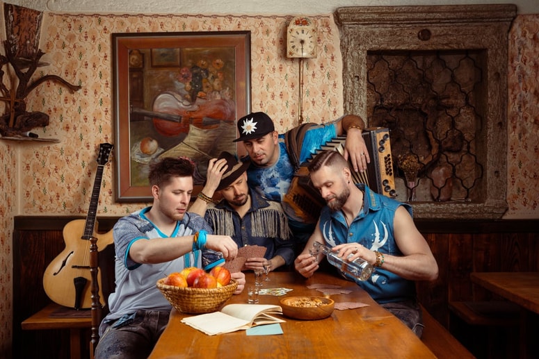 Fehtarji so na svojih družbenih omrežjih napovedali njihov tretji album, ki pa ne bo povsem običajen.