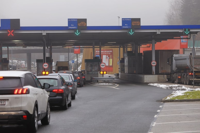 Previdno na mejnih prehodih.