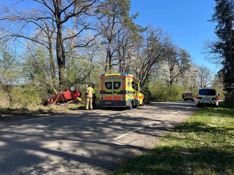 Pogled na posledice nesreče dopušča sklepanje, da je bil vzrok zanjo neprilagojena hitrost. 