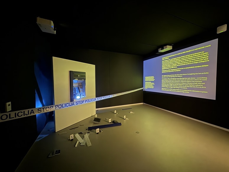 Med eksponati izstopajo ostanki bankomata, ki so ga storilci razstrelili v Gameljnah.