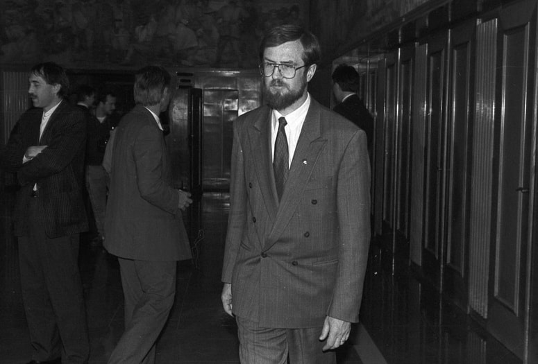 Vlada pod vodstvom Lojzeta Peterleta je zdržala do spomladi 1992, ko ji je bila izglasovana nezaupnica.  