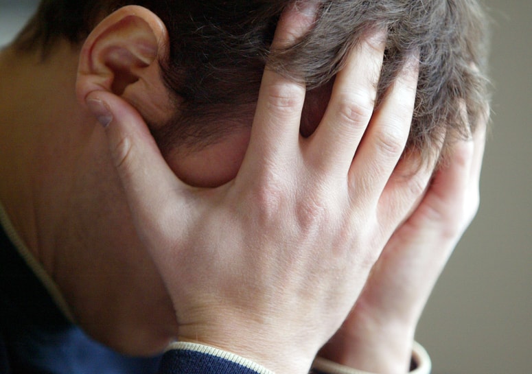 Ljudje v paniki reagirajo instinktivno in sprejemajo napačne odločitve. Fotografija je simbolična. 