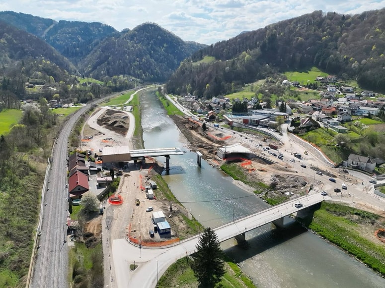 Obstoječi most na Polulah bodo morali porušiti pred otvoritvijo novega mostu, sicer država ne bo mogla dokončati razširitve in gradnje protipoplavne zaščite na tem delu Savinje. 