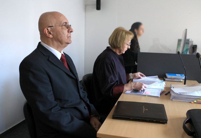 Obtoženi nekdanji šef policije Anton Olaj in njegova odvetnica Branka Zobec Hrastar menita, da bi moralo sodišče zavreči obtožni predlog zoper Olaja. 