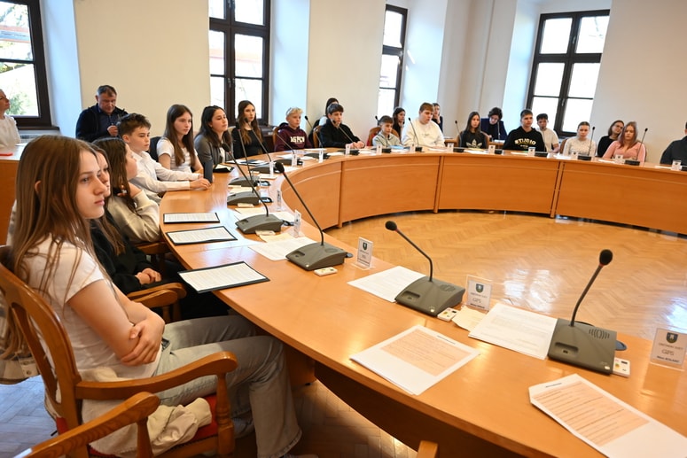 V Ormožu je potekal 19. medobčinski otroški parlament občin Ormož, Središče ob Dravi in Sveti Tomaž, na katerem je sodelovalo sedem osnovnih šol, vsaka s tremi predstavniki. 
