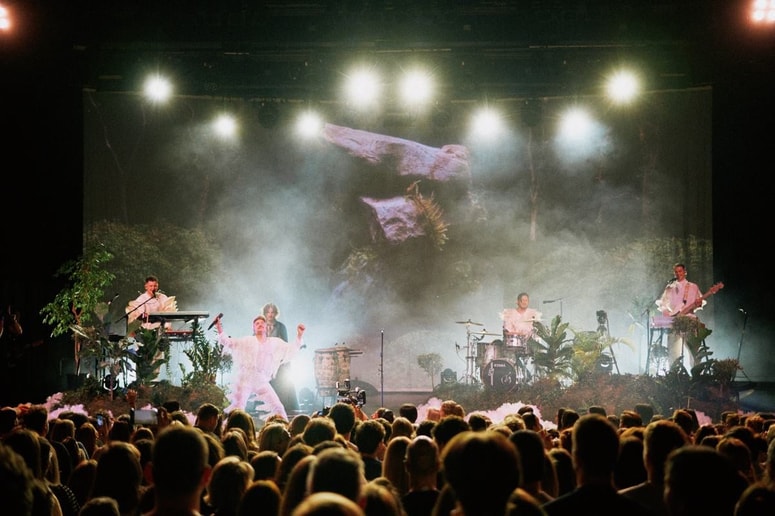 Kokosy so frontman Boris Kokalj, Martin Drobnič na bas kitari, Anže Lajevec na klaviaturah in bobnar Izidor Valič.