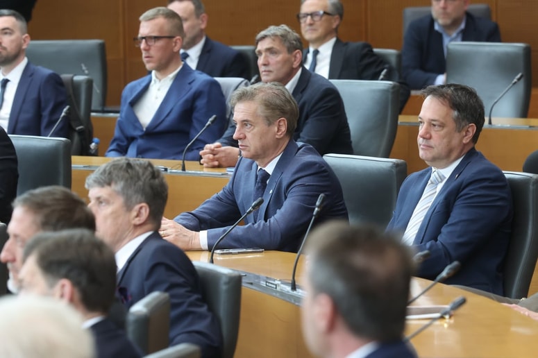 Glavna fotografija članka:(FOTO) Deseti sklic DZ začel ustanovno sejo, Urška Klakočar Zupančič: "Seveda smo delali tudi napake, vsakdo jih"