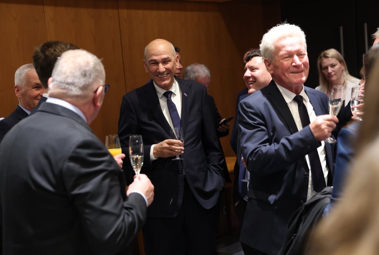 Slavje po izvolitvi Zorana Stevanovića za predsednika državnega zbora