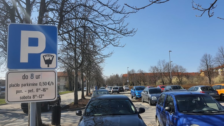 Pomanjkanje parkirnih mest vse večja težava Ptuja. 