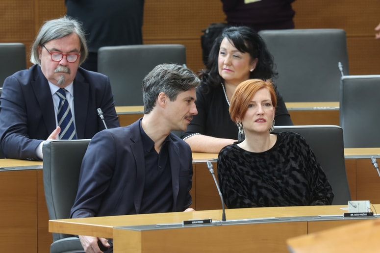 Glavna fotografija članka:V Levici ostro nad označene glasovnice: "Ne mislimo imeti opravka s kramarsko trgovino"