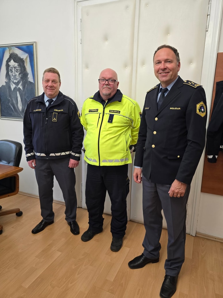 Direktor Policijske uprave Ljubljana Tomislav Omejec je policista povabil na sprejem, kjer mu je ob tej priložnosti osebno čestital za njegovo pogumno in srčno ravnanje.
