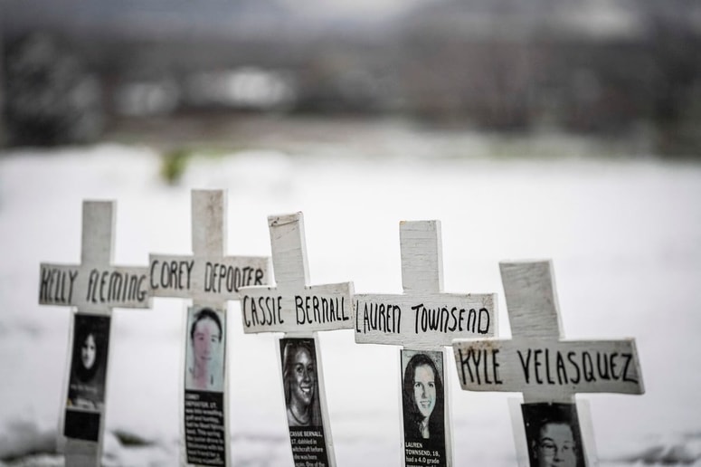 Policija je na kraj dogodka prispela hitro, a je bil njen začetni odziv negotov.