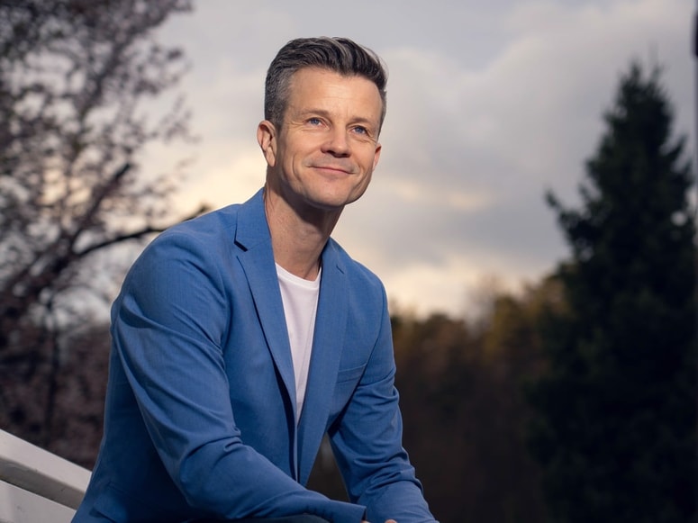 Boštjan Romih. Manj blišča, več vsebine – to je njegov recept za dobro druženje.